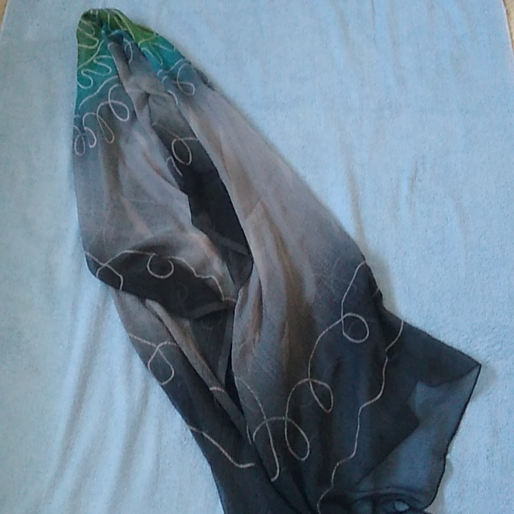Sarong - Picture 4 of 7
